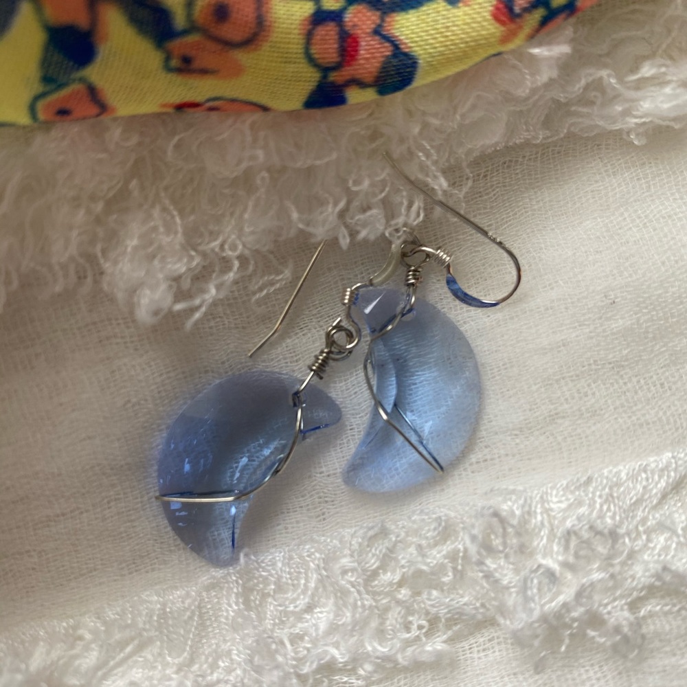 “BlueMoon” Swarovski crystals erring